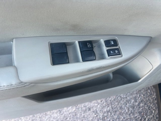 Used 2011 Subaru Outback 2.5i Premium image 11