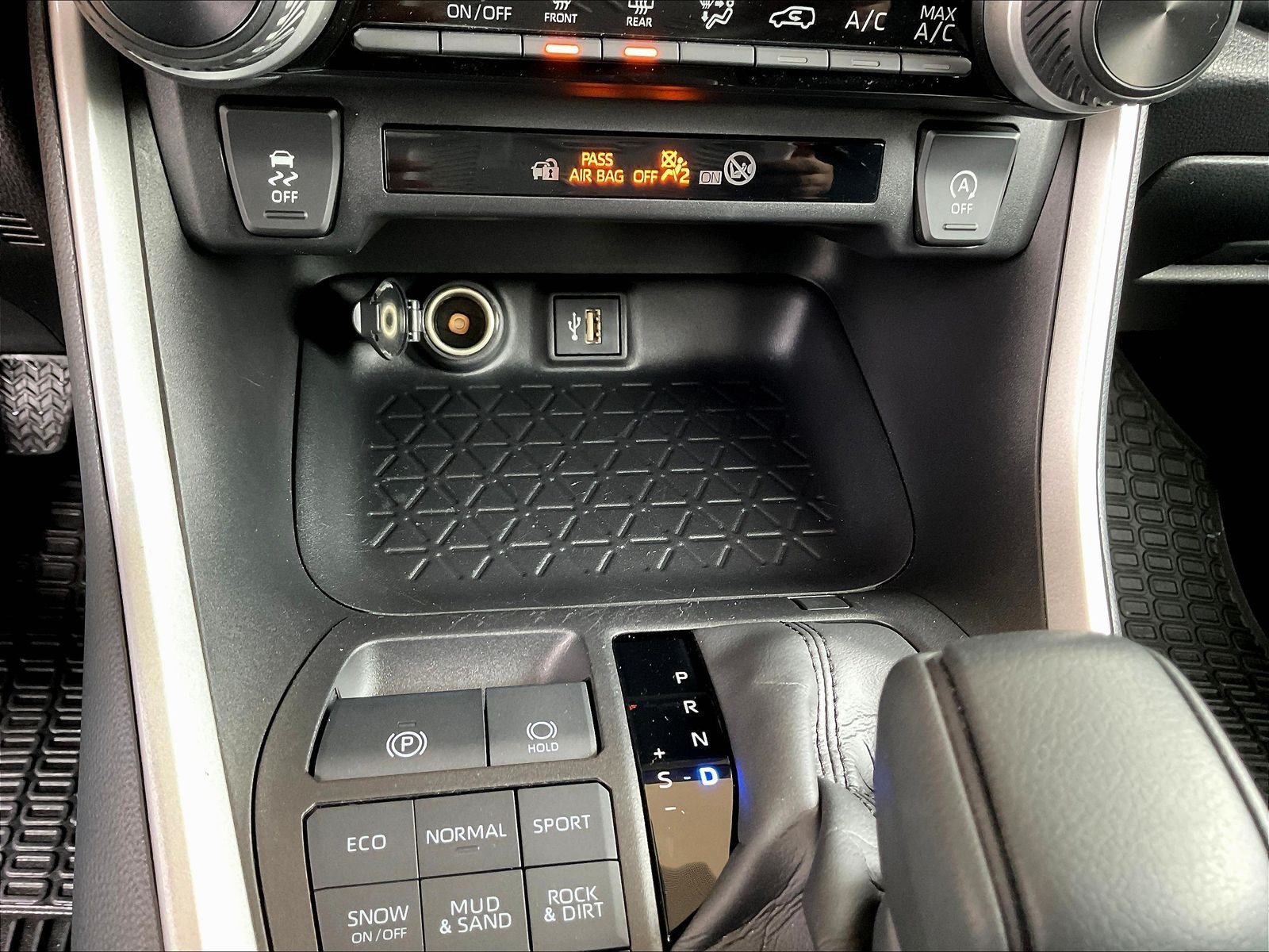 Used 2023 Toyota RAV4 LE AWD/4WD image 15