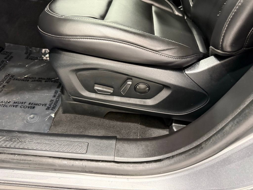 Used 2022 Ford Explorer XLT w/ Equipment Group 202A image 14