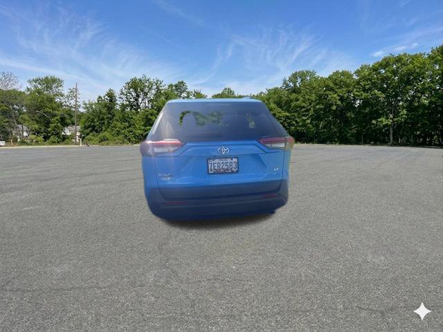 Used 2021 Toyota RAV4 LE FWD image 9
