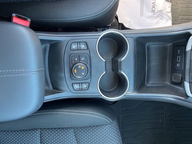 Used 2023 GMC Terrain SLE w/ Driver Convenience Package image 14