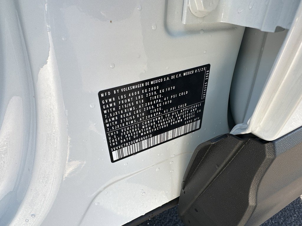 New 2025 Volkswagen Taos SE image 20