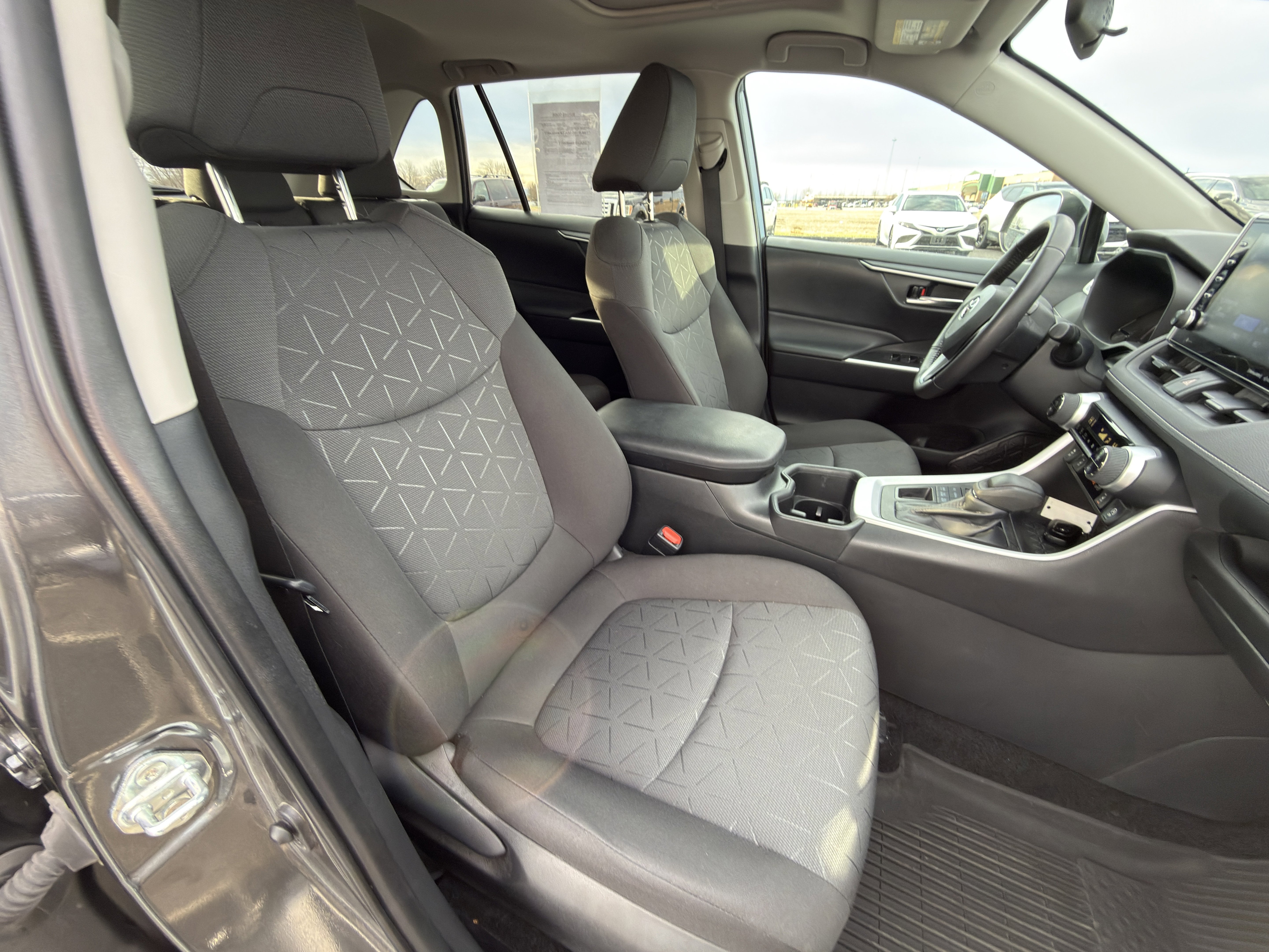 Used 2022 Toyota RAV4 XLE w/ Convenience Package image 11