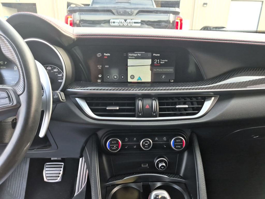 Used 2023 Alfa Romeo Stelvio Estrema AWD/4WD image 15