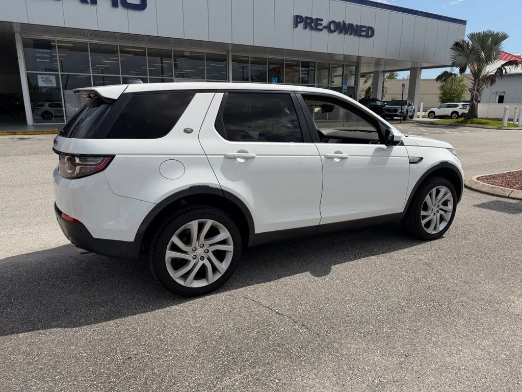 Used 2017 Land Rover Discovery Sport HSE AWD/4WD image 3