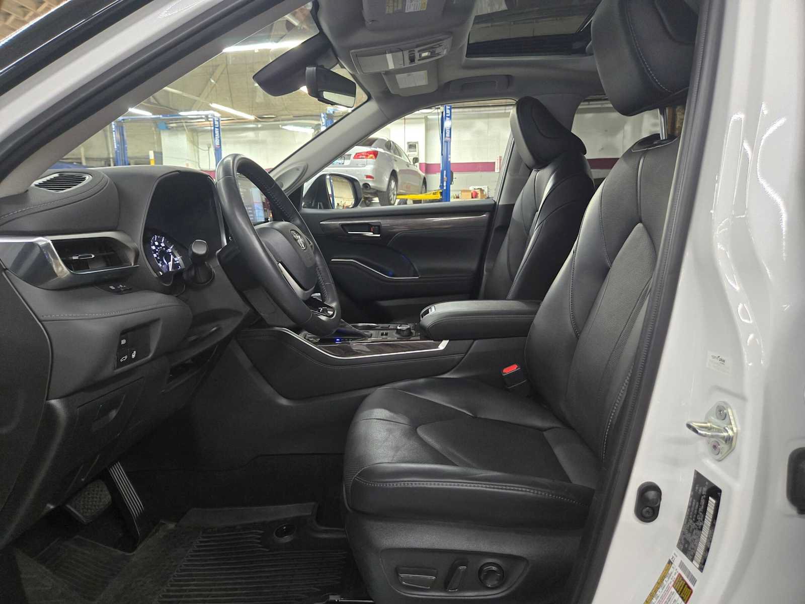 Used 2022 Toyota Highlander Limited AWD/4WD image 22