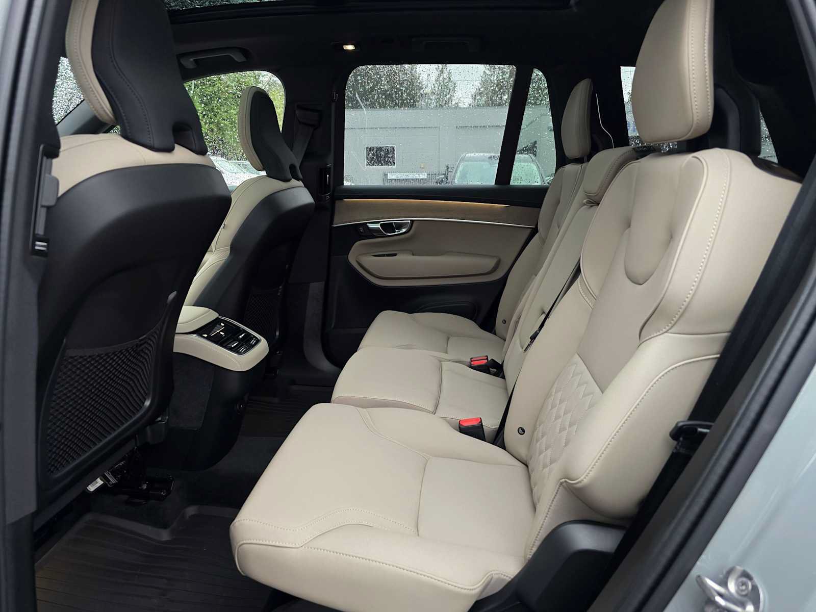New 2026 Volvo XC90 B6 Plus w/ Protection Package Premier AWD/4WD image 18