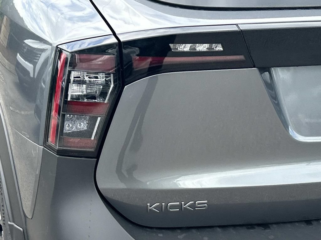 New 2026 Nissan Kicks SR w/ Cold Weather Package AWD/4WD image 12