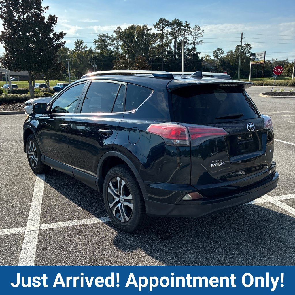 Used 2017 Toyota RAV4 LE FWD image 4