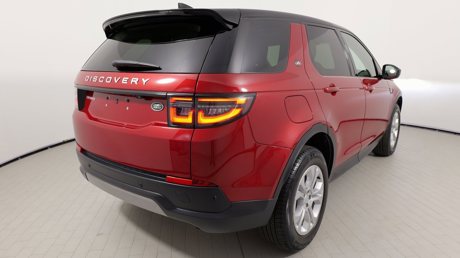 Used 2023 Land Rover Discovery Sport S image 25