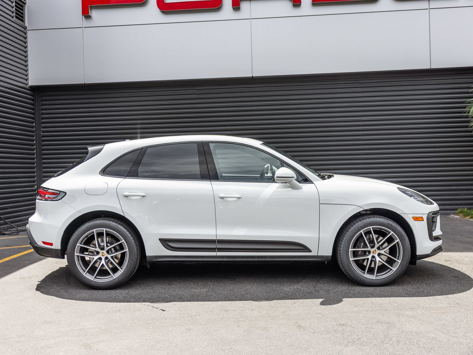 Certified 2024 Porsche Macan AWD/4WD image 7