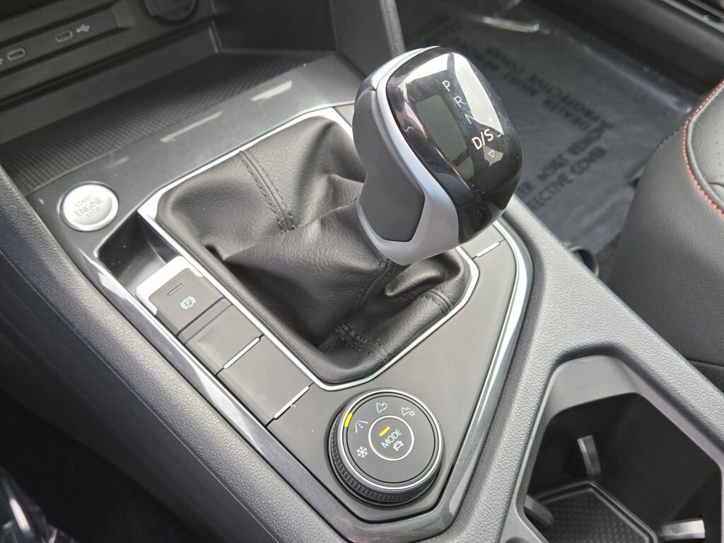 Used 2024 Volkswagen Tiguan Wolfsburg Edition image 30