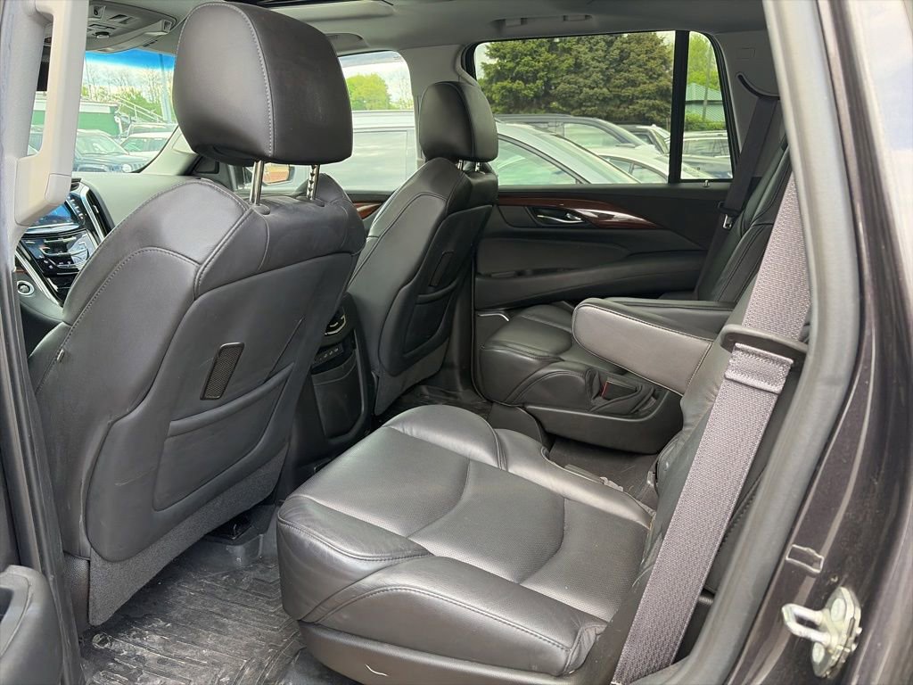 Used 2017 Cadillac Escalade Luxury AWD/4WD image 13