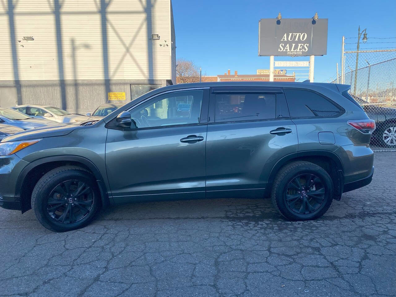 Used 2016 Toyota Highlander Plus AWD/4WD image 9