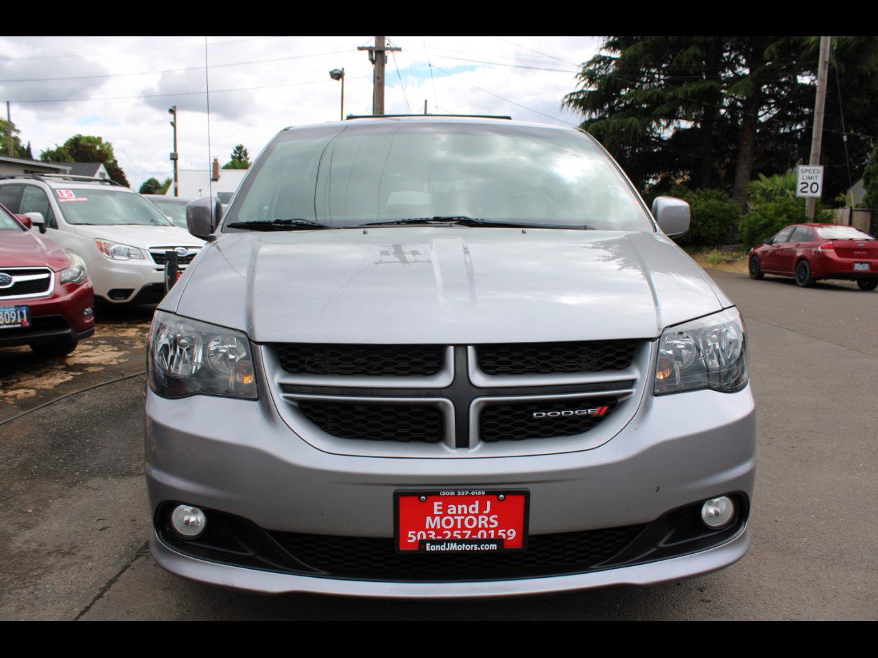 Used 2016 Dodge Grand Caravan R/T FWD image 2