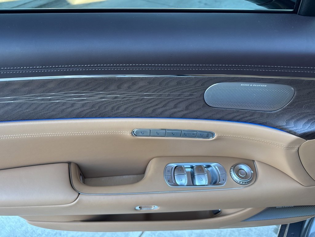 Used 2025 Genesis G90 3.5T image 17