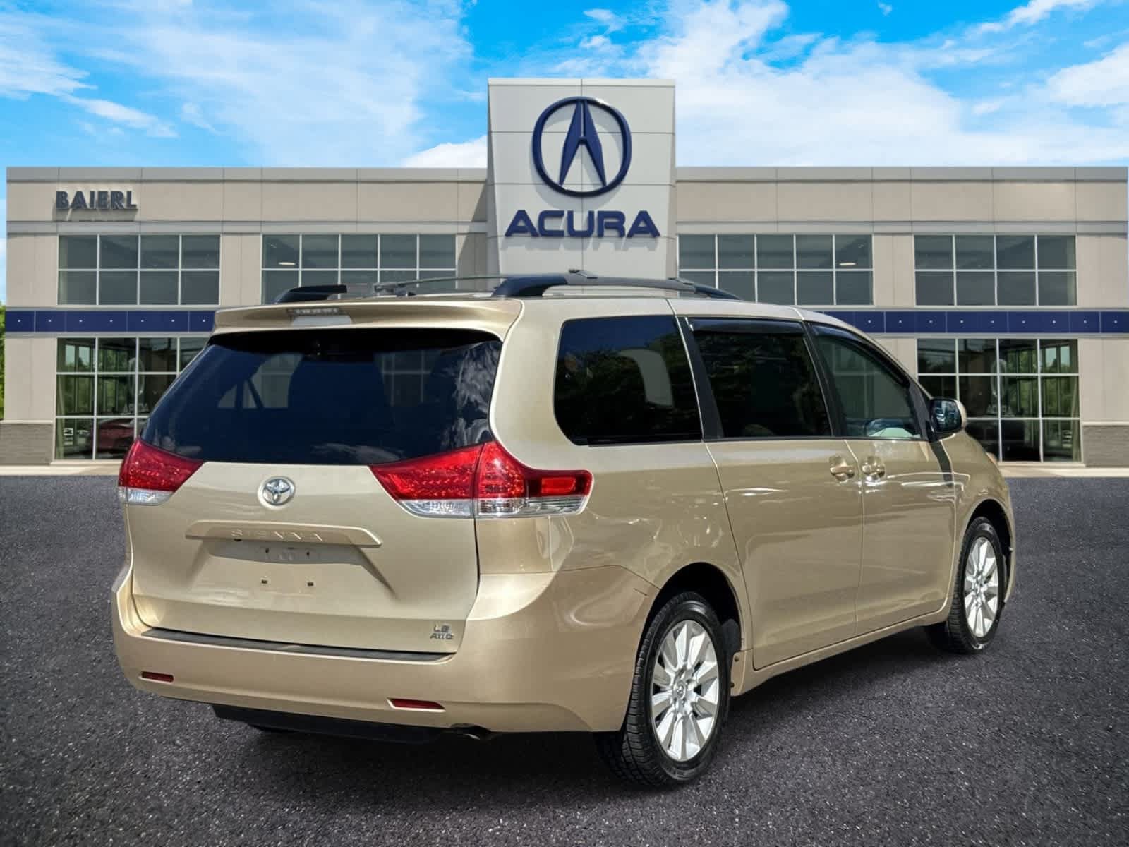 Used 2014 Toyota Sienna LE AWD/4WD image 5