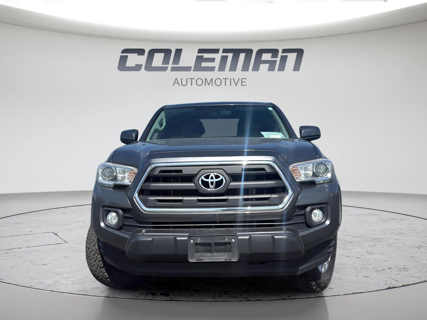 Used 2017 Toyota Tacoma SR5 w/ SR5 Appearance Package (SM) AWD/4WD image 8