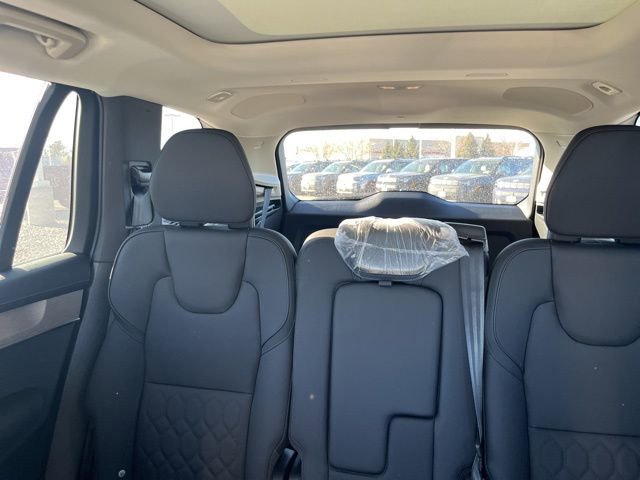 New 2026 Volvo XC90 T8 Plus w/ Protection Package Premier AWD/4WD image 16