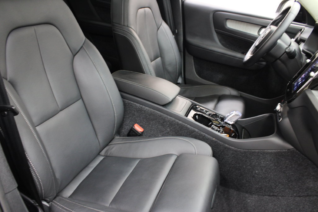 Used 2026 Volvo XC40 B5 Plus AWD/4WD image 25