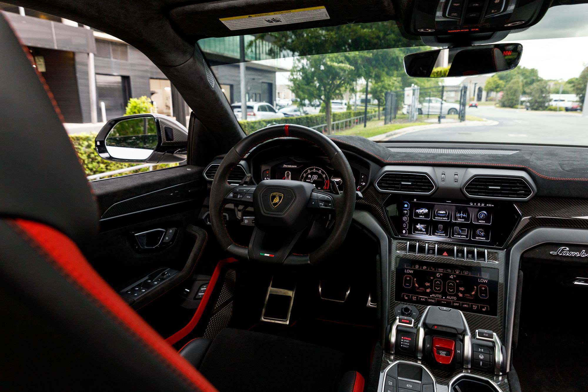 Used 2024 Lamborghini Urus Performante AWD/4WD image 17