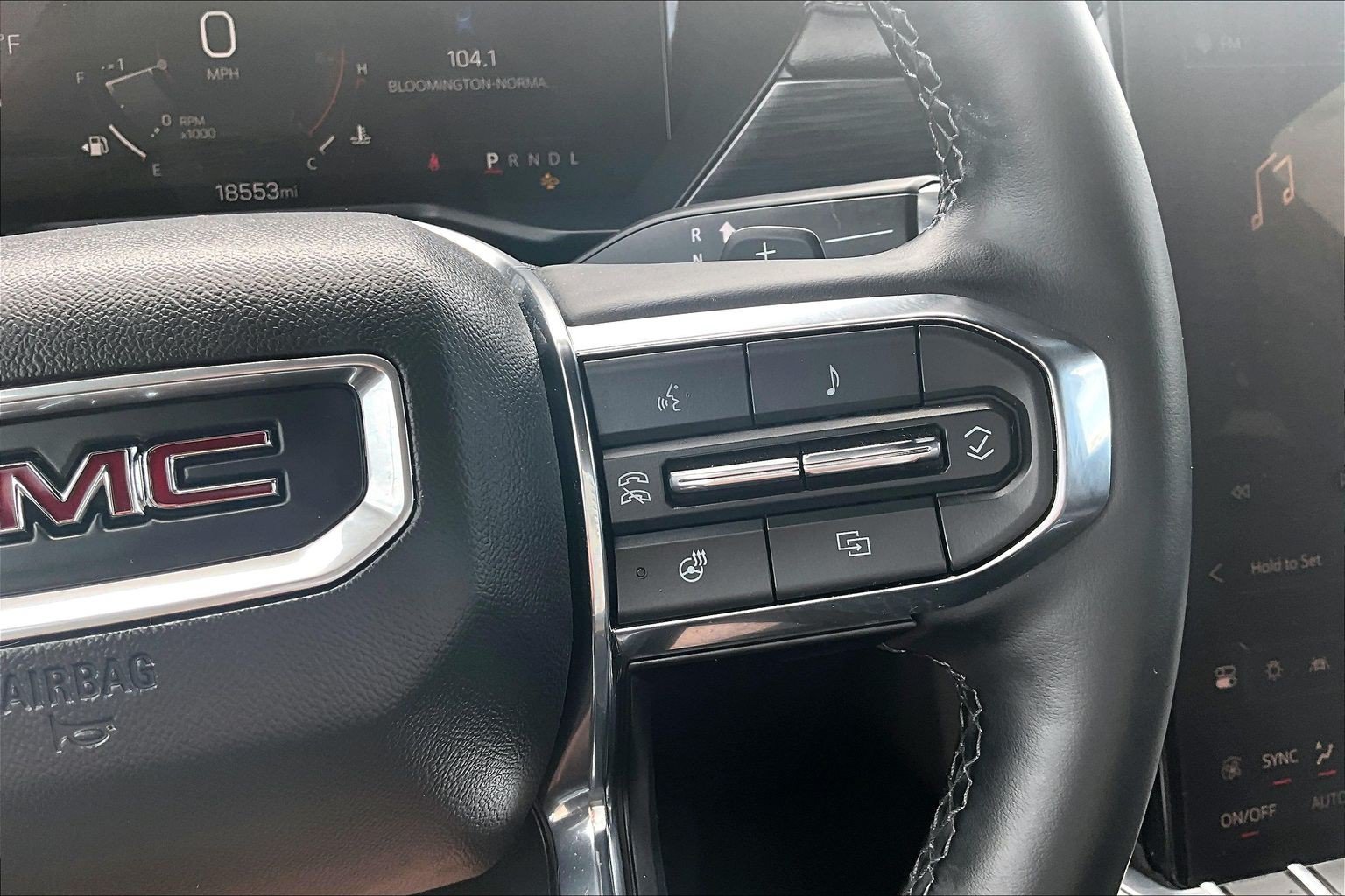 Used 2025 GMC Acadia Elevation FWD image 23