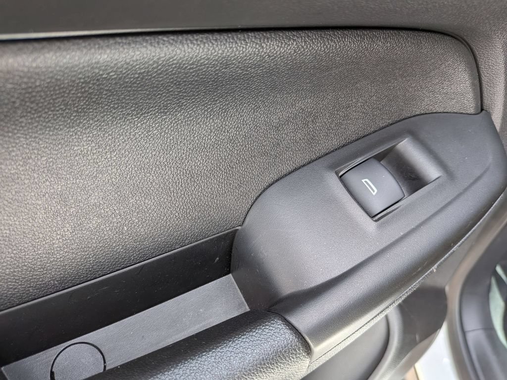 Used 2025 Chevrolet TrailBlazer LT AWD/4WD image 26