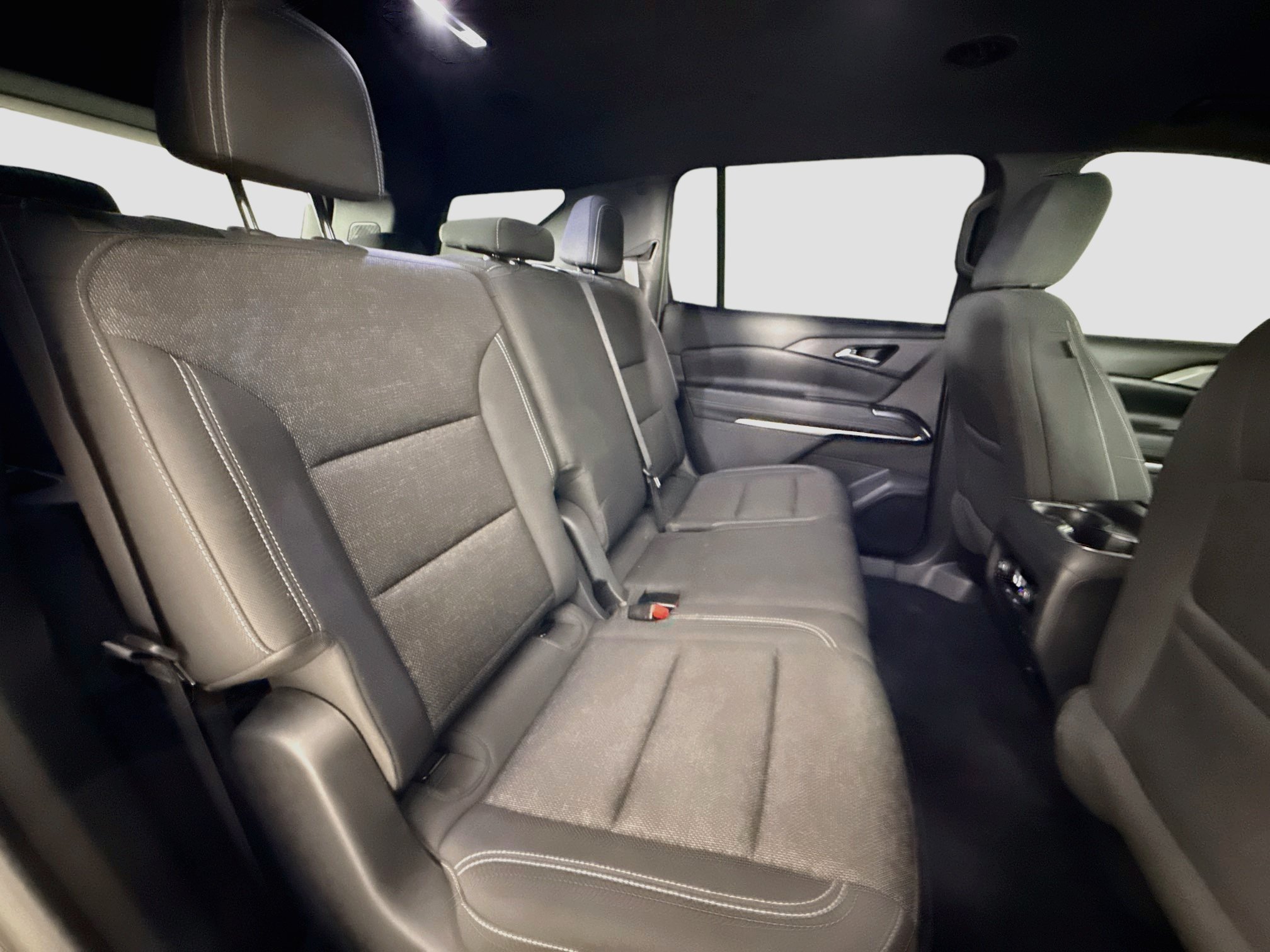 Used 2024 Chevrolet Traverse LS FWD image 30