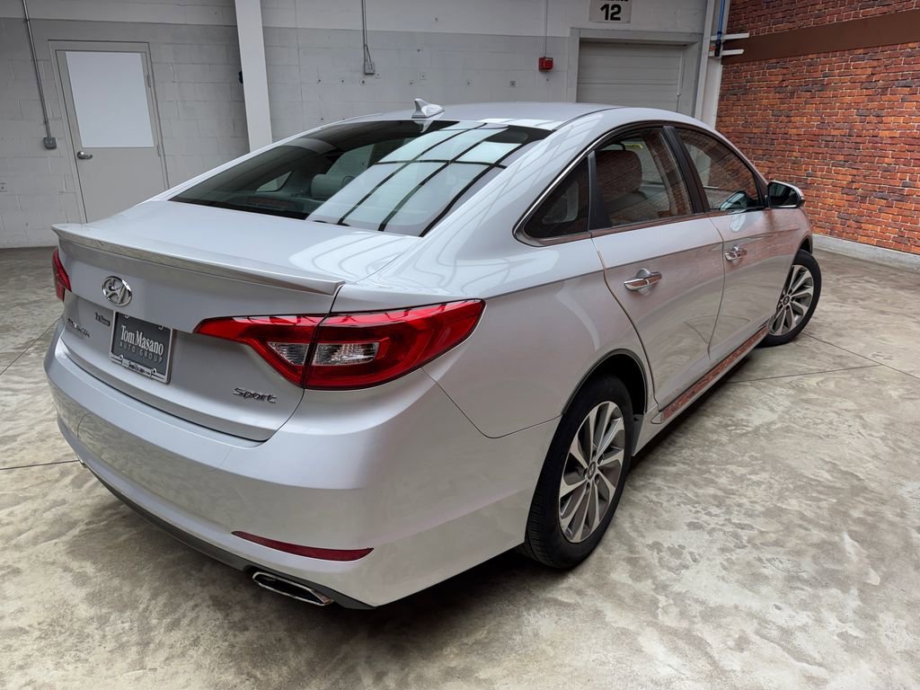 Used 2015 Hyundai Sonata Sport w/ Option Group 03 FWD image 4