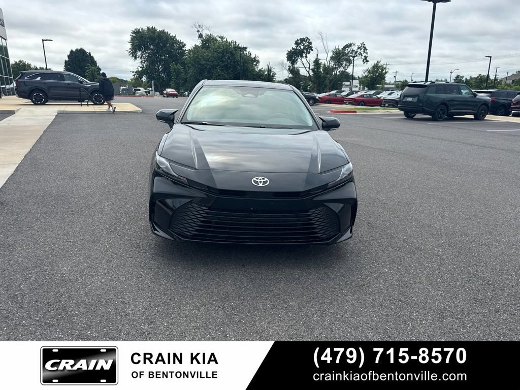 Used 2025 Toyota Camry LE FWD image 5