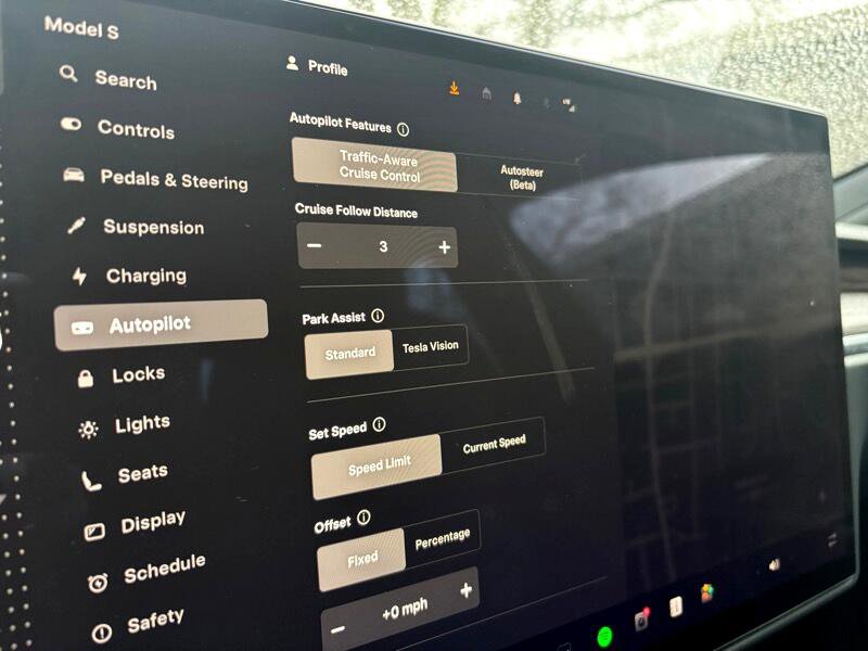 Used 2022 Tesla Model S AWD image 26