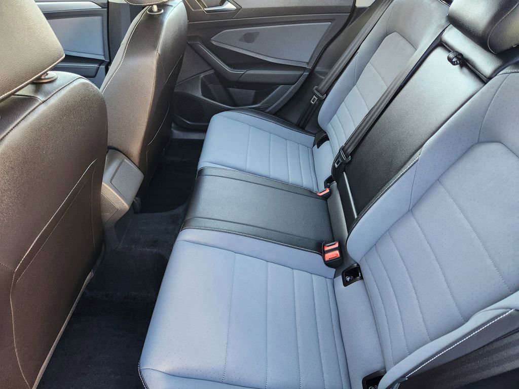 Certified 2025 Volkswagen Jetta SE w/ Sunroof Package image 11