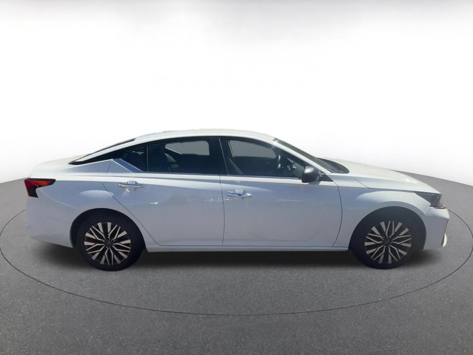 Used 2025 Nissan Altima 2.5 SV FWD image 16