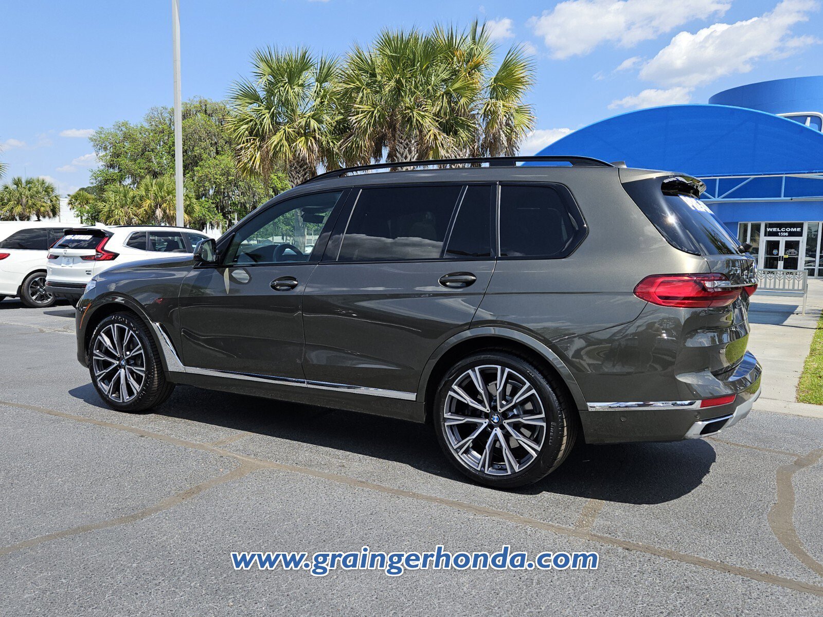 Used 2021 BMW X7 xDrive40i w/ Premium Package image 3