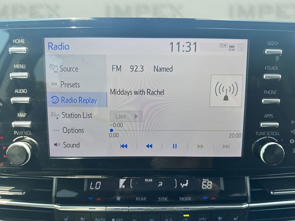 Used 2021 Toyota Sienna Platinum image 19