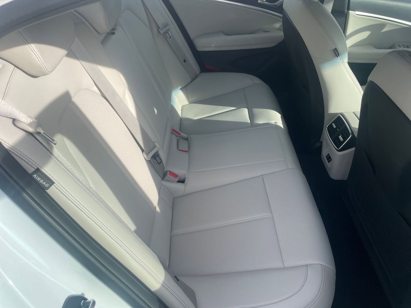 Used 2025 Genesis G70 2.5T image 38