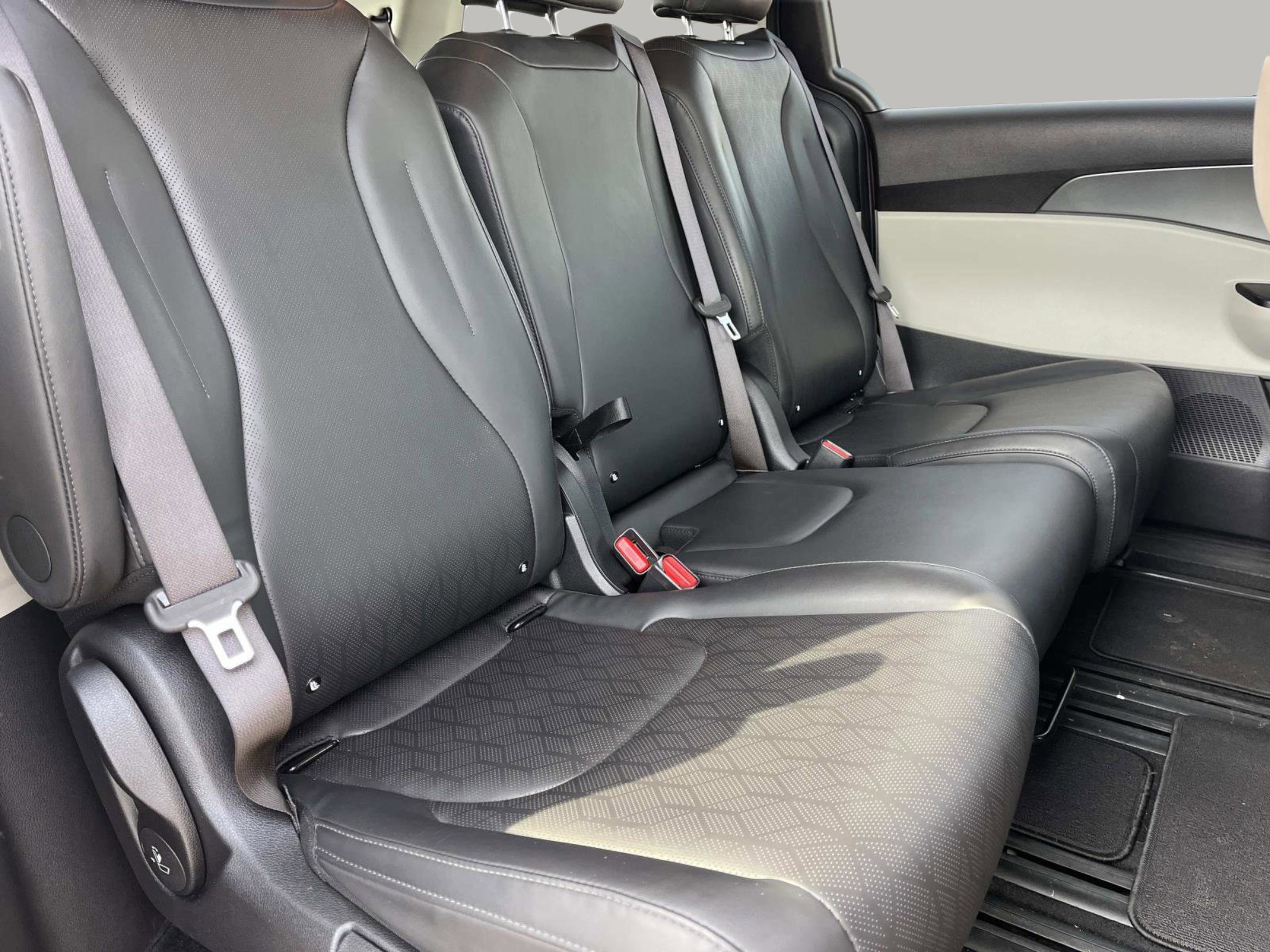 Used 2024 Kia Carnival LX image 23