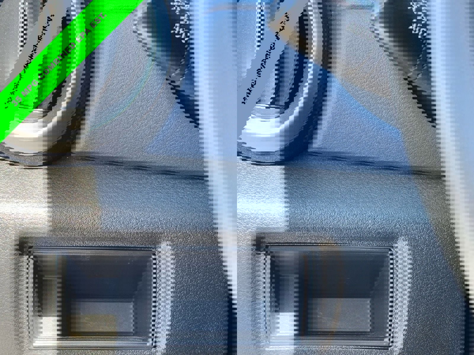 Used 2025 Nissan Versa SV image 28