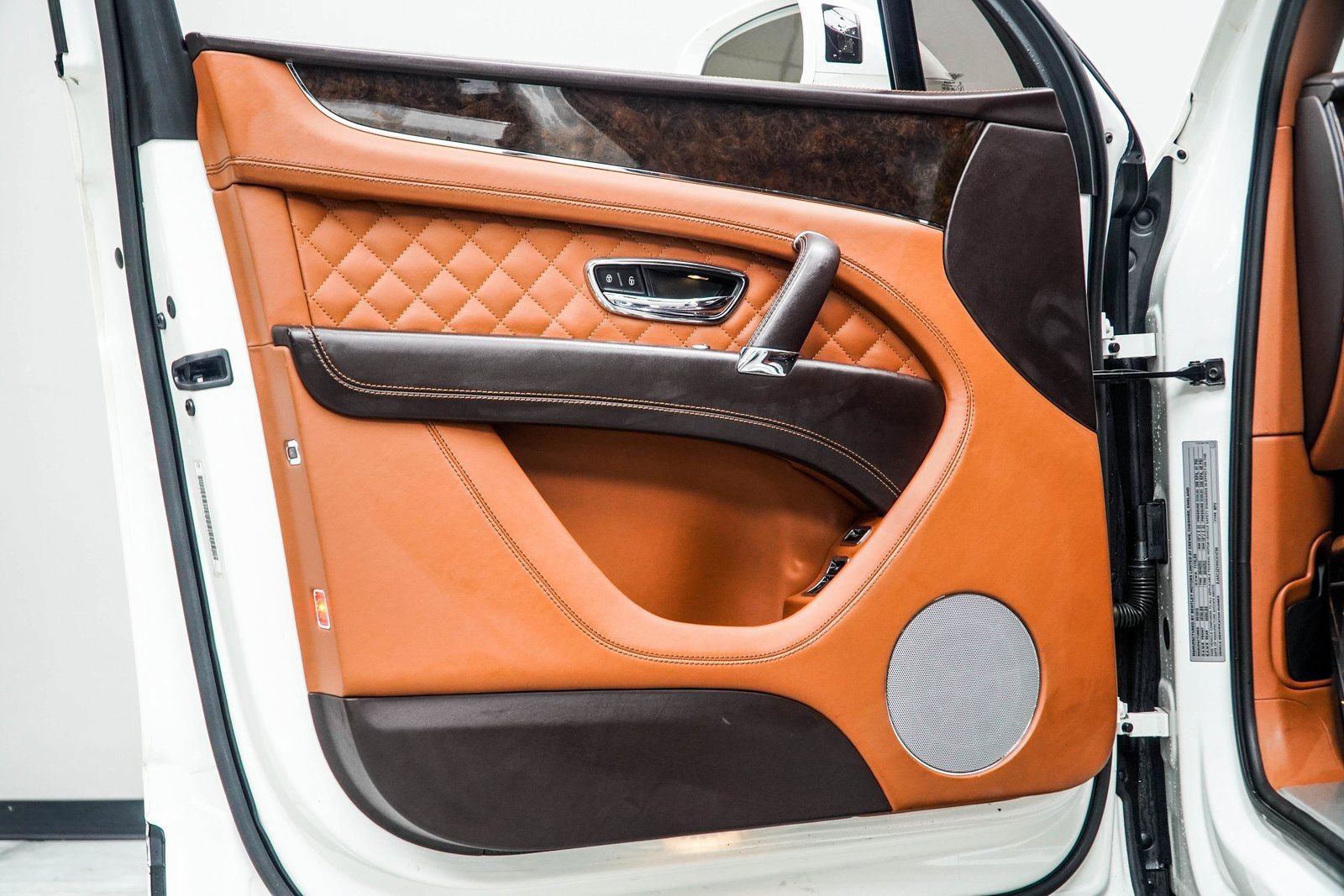 Used 2017 Bentley Bentayga image 41