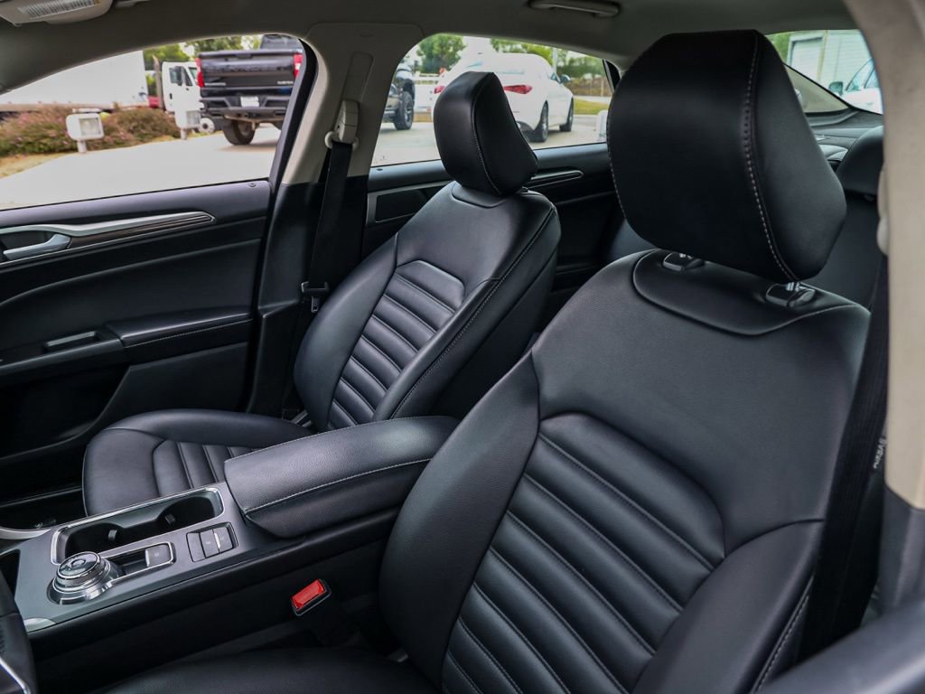 Used 2020 Ford Fusion SEL FWD image 15