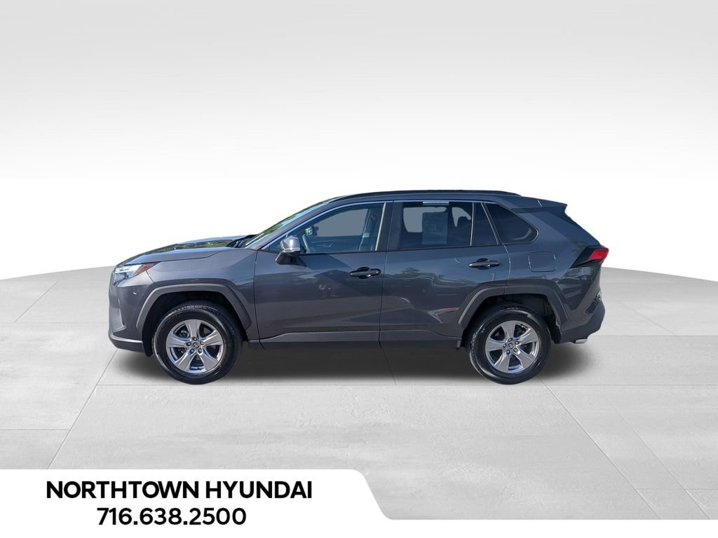 Used 2025 Toyota RAV4 XLE AWD/4WD image 2
