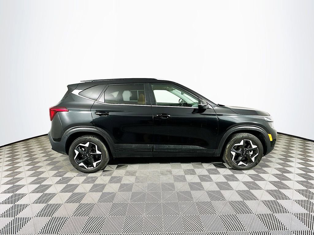 Used 2024 Kia Seltos EX image 11