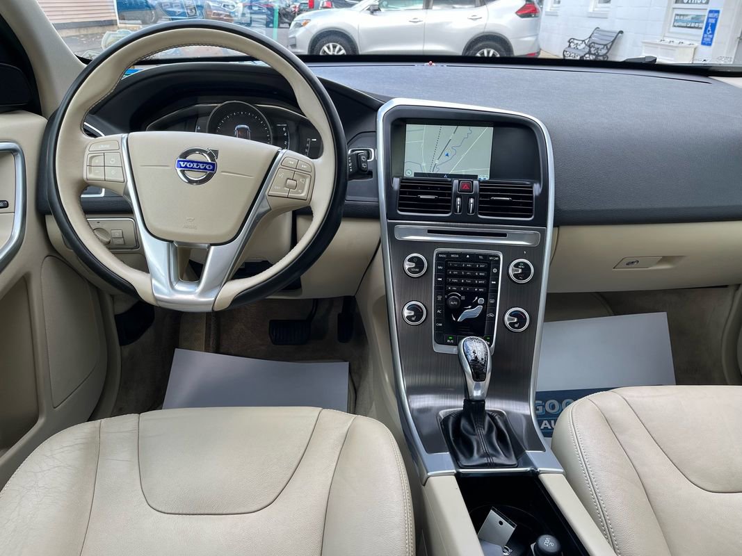 Used 2016 Volvo XC60 T6 w/ Proximity Package image 6