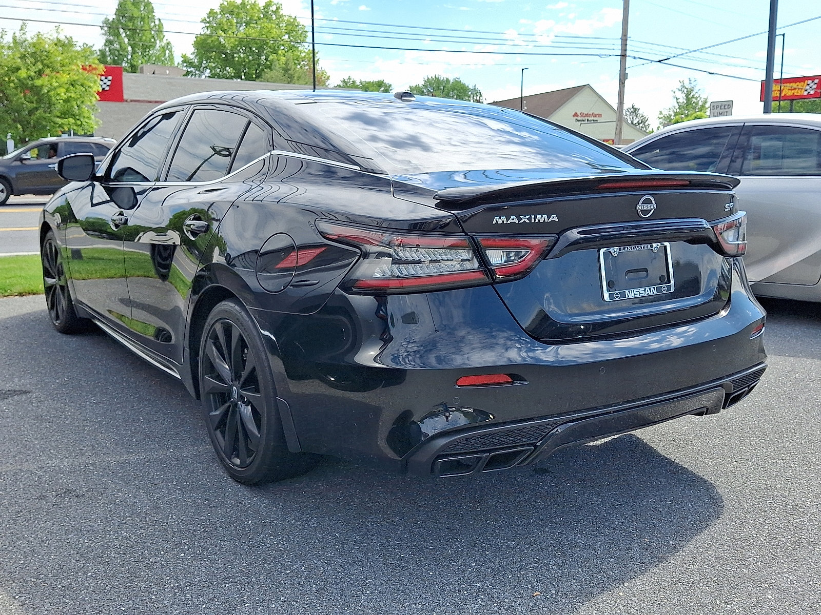 Used 2023 Nissan Maxima SR w/ Sport Mat Group FWD image 3