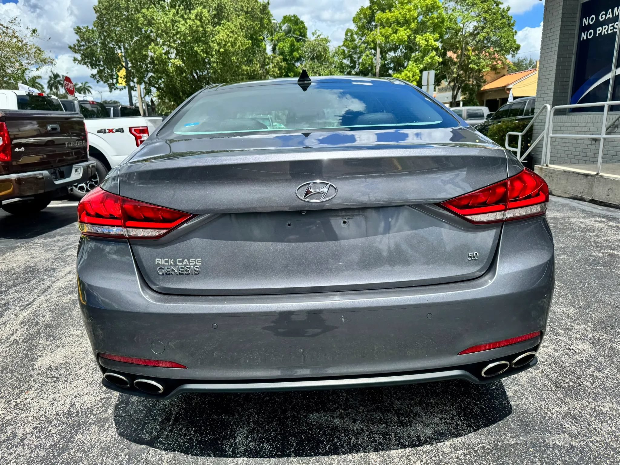 Used 2015 Hyundai Genesis 5.0 RWD image 6