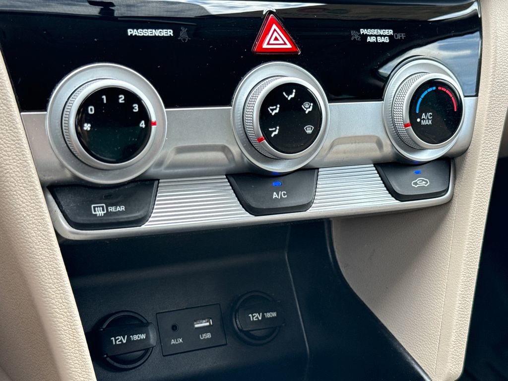 Used 2019 Hyundai Elantra SE FWD image 21