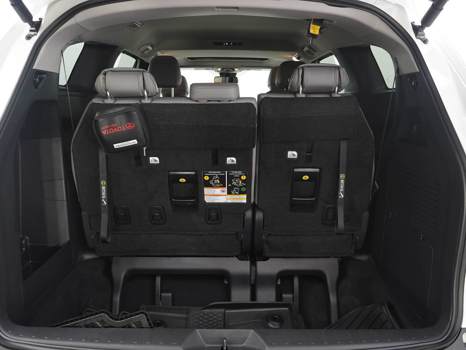 Used 2025 Toyota Sienna XLE w/ XLE Plus Package AWD/4WD image 9