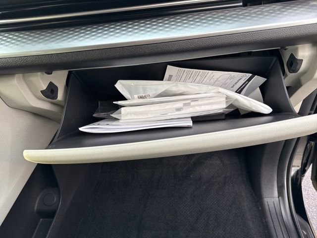 Used 2023 Kia Carnival LX image 45