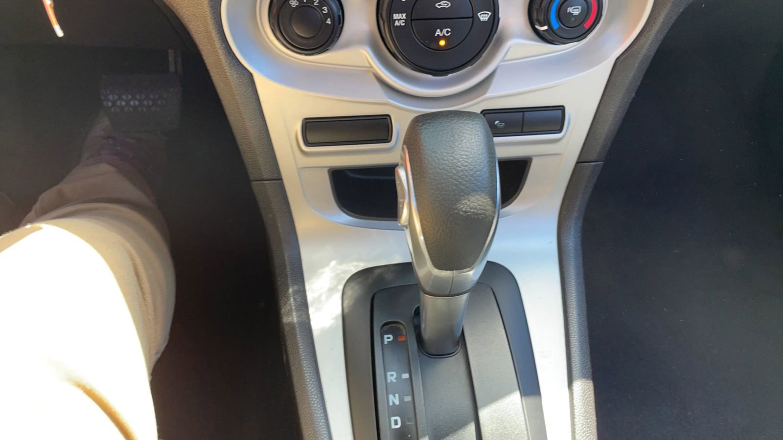 Used 2014 Ford Fiesta SE FWD image 15
