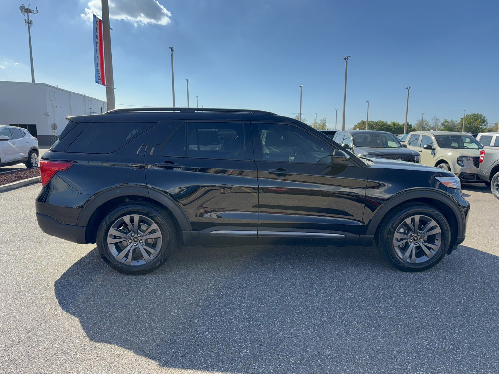 Certified 2023 Ford Explorer XLT w/ Equipment Group 202A image 5
